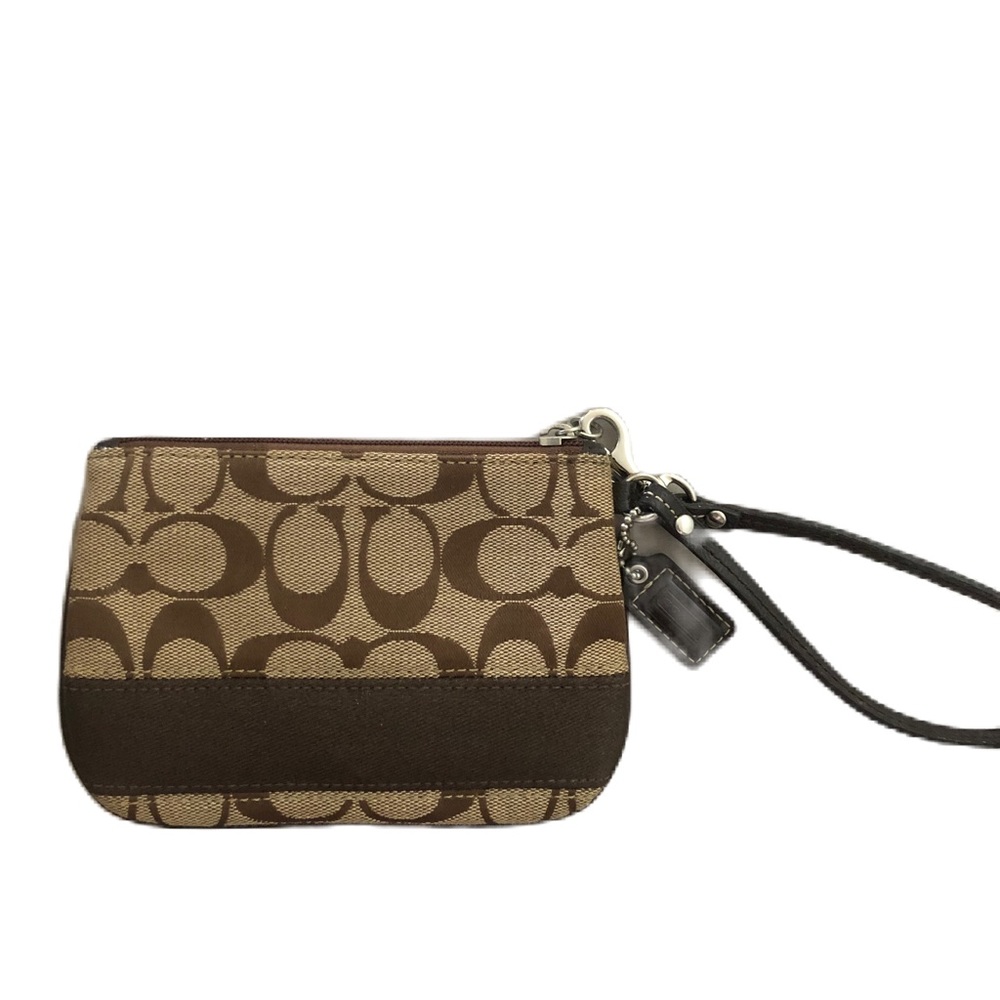 NEW W/ TAGS CLASIC COACH WRISTLET. Pristine condition.